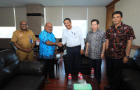 Gubernur Papua Temui Managemen Lion Air Group